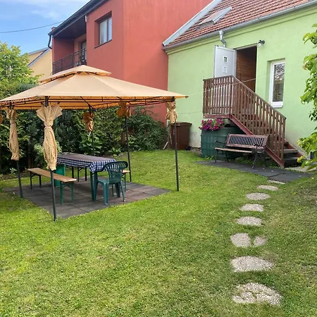 Apartmany Jedovnice ידובניצה